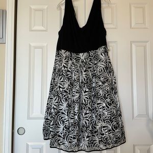 Roz & Ali Black and White Party Dress - NWT